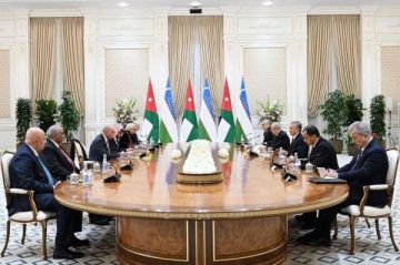 الفايز ينقل رسالة من الملك إلى رئيس أوزبكستان