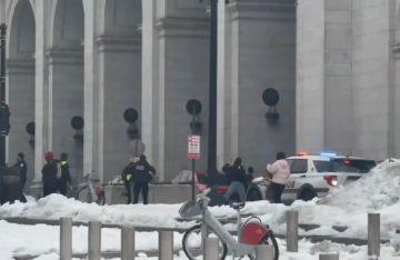 إصابة فتى بإطلاق نار على بعد أمتار من مبنى الكونغرس