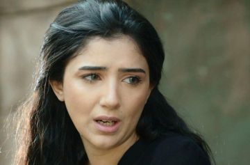 الموت يفجع الفنانة مي عمر في والدها الموت يفجع الفنانة مي عمر في والدها