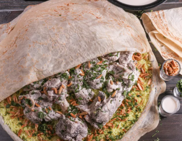  بعد اكتشاف حشرات في المطبخ .. اغلاق مطعم شهير يقدم وجبات المنسف في وسط البلد