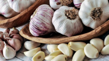 وفري وقتك في رمضان.. طرق صحيحة لتخزين الثوم تحافظ على نكهته وتمنع فساده