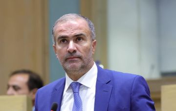 آية الله فريحات يلوح بطرح الثقة بوزير المالية: كيف يؤتمن على مليارات الدنانير من لا يلتزم بمهلة دستورية واضحة؟ عاجل آية الله فريحات يلوح بطرح الثقة بوزير المالية: كيف يؤتمن على مليارات الدنانير من لا يلتزم بمهلة دستورية واضحة؟ عاجل