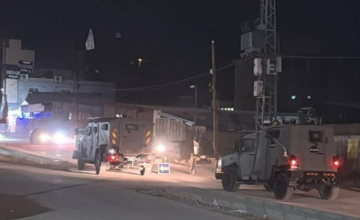 مداهمات إسرائيلية واسعة في أنحاء الضفة الغربية مداهمات إسرائيلية واسعة في أنحاء الضفة الغربية