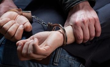 الأمن يقبض على مطلوب خطير في الحي الشرقي بإربد بعد مداهمة ليلية