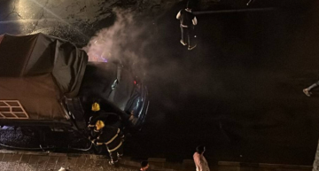 الدفاع المدني يسيطر على حريق شب بمركبة في شارع الاستقلال بالعاصمة عمان الدفاع المدني يسيطر على حريق شب بمركبة في شارع الاستقلال بالعاصمة عمان