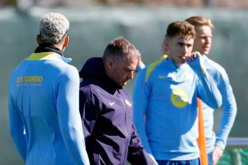 نظام عسكري في برشلونة: فليك يفرض غرامات ضخمة على التأخير ويحقق نتائج فورية نظام عسكري في برشلونة: فليك يفرض غرامات ضخمة على التأخير ويحقق نتائج فورية