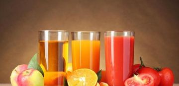 دراسة تحذر: عصير الفاكهة والخضراوات قد يزيد من خطر الإصابة بسرطان الثدي لدى النساء