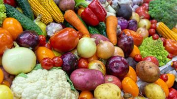 2200 طن من الخضار ترد السوق المركزي اليوم 2200 طن من الخضار ترد السوق المركزي اليوم