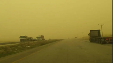 تقلبات حادة في الطقس: أجواء مغبرة ورياح نشطة وتحذيرات من انعدام الرؤية على الطرق الخارجية