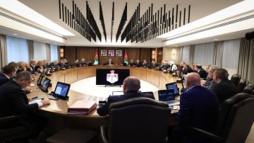 الحكومة تسدد متأخرات مستحقة لصالح مستودعات شركات الأدوية