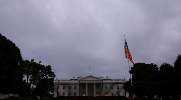 البيت الأبيض: إدارة ترامب قد تخفف قواعد الشحن لمكافحة ارتفاع الوقود