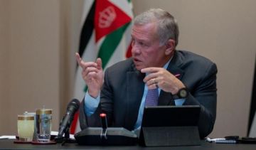 الملك يؤكد أهمية تكثيف الجهود الدولية لخفض التصعيد في المنطقة الملك يؤكد أهمية تكثيف الجهود الدولية لخفض التصعيد في المنطقة