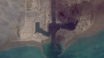 انفجارات تهز مواقع في بندر عباس .. وضربات شمال أصفهان