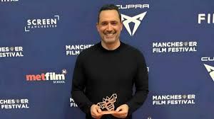 ظافر العابدين يفوز بجائزة أفضل مخرج من مهرجان مانشستر السينمائي ظافر العابدين يفوز بجائزة أفضل مخرج من مهرجان مانشستر السينمائي