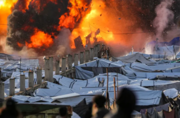شهيد ومصابون في قصف إسرائيلي على مخيم نازحين وسط غزة شهيد ومصابون في قصف إسرائيلي على مخيم نازحين وسط غزة