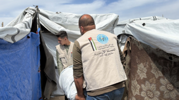 الحملة الأردنية توزع خياما على النازحين في مواصي خان يونس قبيل المنخفض الجوي الحملة الأردنية توزع خياما على النازحين في مواصي خان يونس قبيل المنخفض الجوي