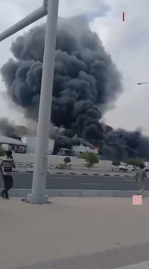 الدفاع المدني القطري يتعامل مع حريق كبير جراء شظايا صاروخ
