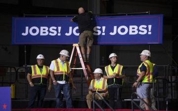 انخفاض طلبات إعانة البطالة الأمريكية في إشارة لاستقرار سوق العمل انخفاض طلبات إعانة البطالة الأمريكية في إشارة لاستقرار سوق العمل