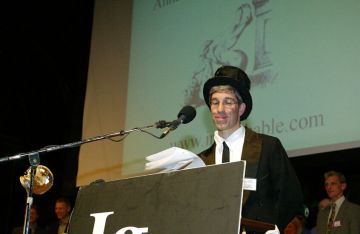 جوائز نوبل للحماقة تنتقل من أمريكا إلى أوروبا لأول مرة بسبب ترامب!