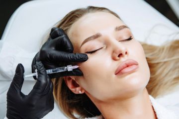 لماذا أصبحت حقن الدهون الخيار المفضل لتجديد شباب الوجه؟