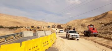 الأشغال: قوة السيول تتسبب بانجراف مقطع من الطريق الملوكي الطفيلة-الكرك