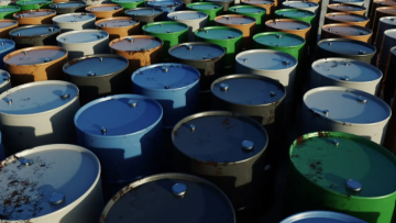 النفط يرتفع أكثر من 2 مع تعطل الإمدادات بفعل حرب إيران