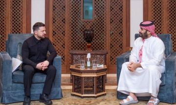 زيلينسكي يعلن توقيع اتفاقية تعاون دفاعي بين أوكرانيا والسعودية زيلينسكي يعلن توقيع اتفاقية تعاون دفاعي بين أوكرانيا والسعودية