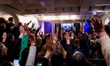 واشنطن تهدد بسحب تراخيص وسائل إعلام بسبب تغطية حرب إيران واشنطن تهدد بسحب تراخيص وسائل إعلام بسبب تغطية حرب إيران