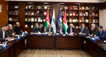 تنسيق حكومي مع قطاعات التجارة والخدمات لضمان انسياب حركة البضائع للمملكة