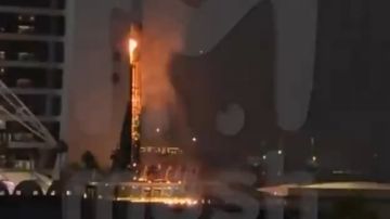 لحظة استهداف فندق برج العرب بدبي - فيديو لحظة استهداف فندق برج العرب بدبي - فيديو