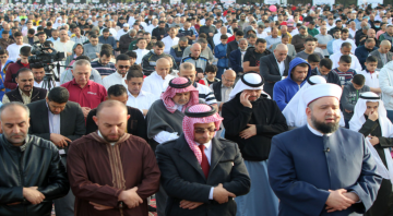 دائرة الإفتاء: صلاة الجمعة لا تسقط إذا وافقت يوم العيد وواجب إقامتها