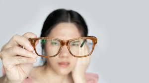 هل ارتداء النظارات يضعف البصر؟ هل ارتداء النظارات يضعف البصر؟