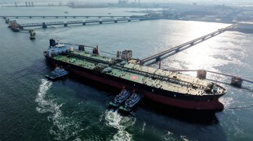 انخفاض أسعار النفط بأكثر من 5 