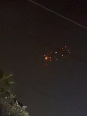 قتيل وإصابات باستهداف إيراني في تل أبيب الكبرى