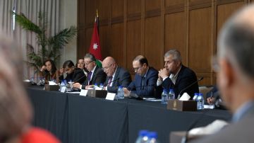 لقاء في رئاسة الوزراء حول الإجراءات الحكومية للتعامل مع تداعيات الأوضاع الإقليمية لقاء في رئاسة الوزراء حول الإجراءات الحكومية للتعامل مع تداعيات الأوضاع الإقليمية