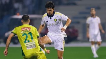 النصر يواصل صدارته بخماسية الخليج