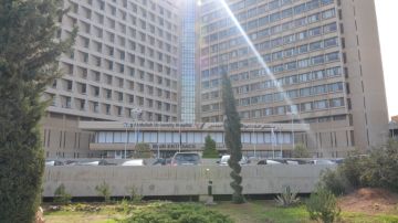 تصاعد دخان في مستشفى الملك المؤسس إثر تماس كهربائي تصاعد دخان في مستشفى الملك المؤسس إثر تماس كهربائي