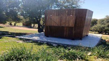 وزارة السياحة تعزز الخدمات في برقش وأم النمل بوحدات صحية وأكشاك