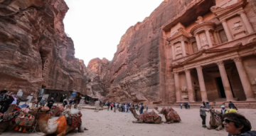 محمية البترا الأثرية تسجل انتعاشا سياحيا ملحوظا خلال أيام عيد الفطر