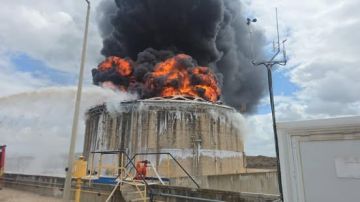 أضرار وحريق بمصافي نفط إسرائيلية بعد هجوم من إيران ولبنان