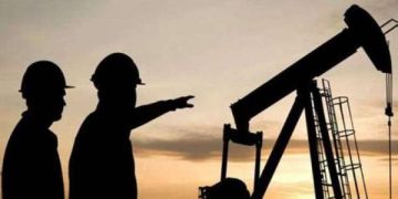 رويترز: النفط يقفز 10 وقد يصل إلى 100 دولار للبرميل