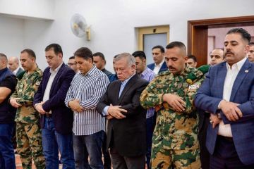 الملك يؤدي صلاة العيد بمسجد الحرس الملكي في العقبة