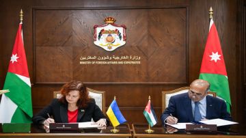 الأردن وأوكرانيا: اتفاقية بشأن الإعفاء من متطلبات التأشيرة لحملة جوازات السفر الدبلوماسية أو الخدمة الأردن وأوكرانيا: اتفاقية بشأن الإعفاء من متطلبات التأشيرة لحملة جوازات السفر الدبلوماسية أو الخدمة