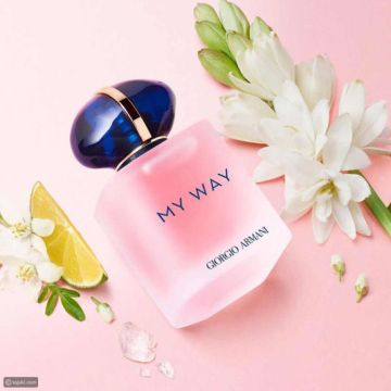 شتاء 2026 يحتفي بالأنوثة عطور تجمع بين القوة والسحر