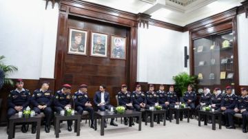 ولي العهد يزور الدفاع المدني: سلامة المواطنين أولوية