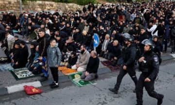 لأول مرة منذ 1967.. الاحتلال يمنع صلاة العيد في المسجد الأقصى ويعتدي على المصلين بمحيطه