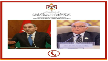 وزير الخارجية يتلقى اتصالا هاتفيا من نظيره الجزائري