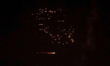 سقوط شظايا صواريخ إيرانية قرب تل أبيب سقوط شظايا صواريخ إيرانية قرب تل أبيب