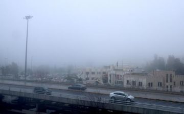 أمطار خفيفة إلى متوسطة في مناطق متفرقة أمطار خفيفة إلى متوسطة في مناطق متفرقة