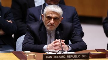 إيران: مقتل أكثر من 100 طفل في هجوم استهدف مدرسة إيران: مقتل أكثر من 100 طفل في هجوم استهدف مدرسة